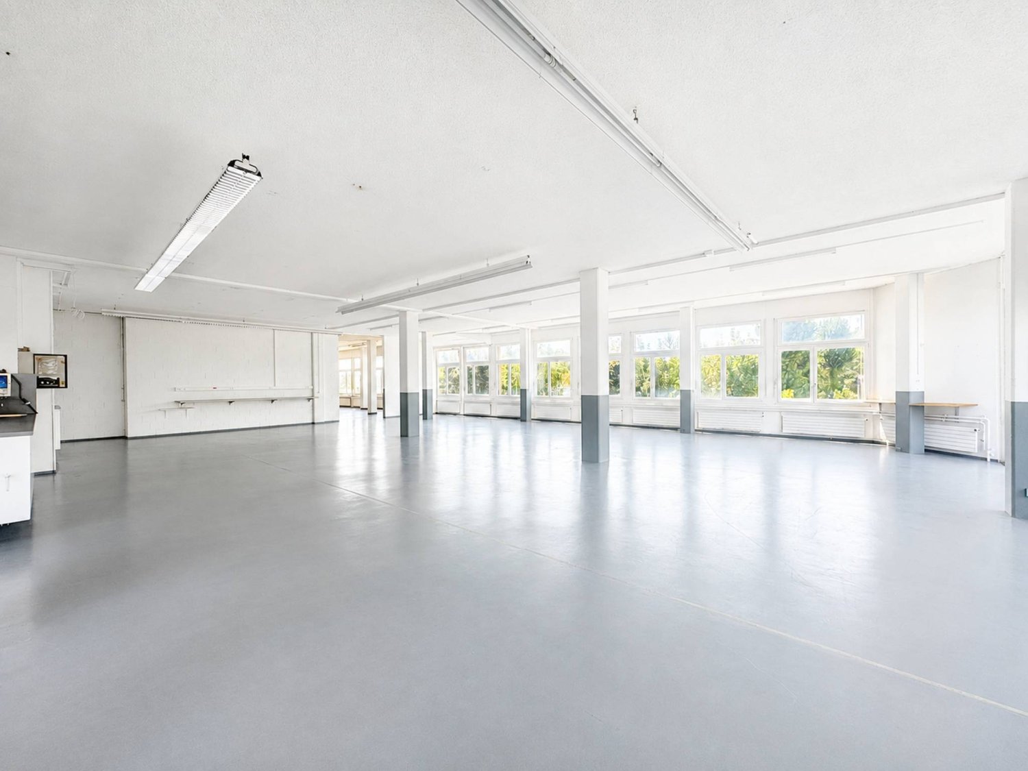 700m² commercial, photo 2 sur 3