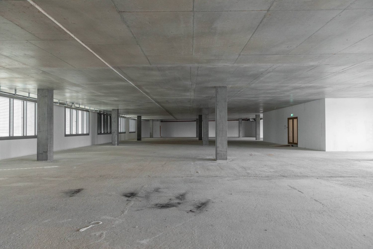 600m² office