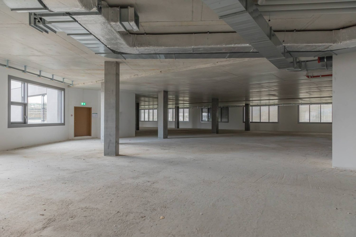 600m² office
