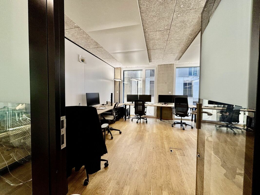 360m² office