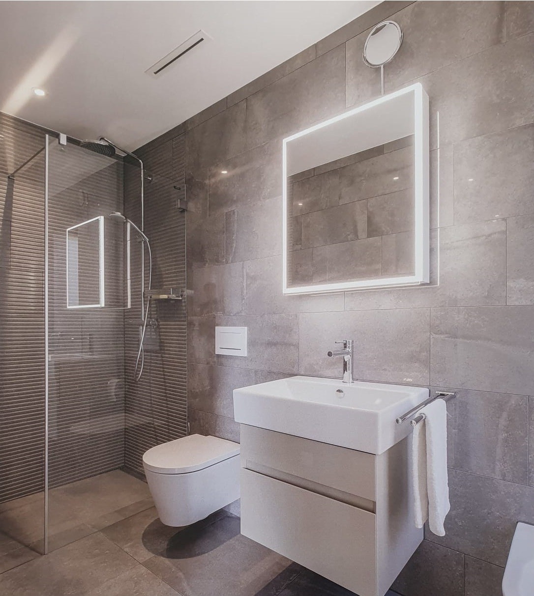 Appartement de 3 ½ pièces

Nouvel appartement moderne de 3,5 pièces situé au 2ème étage dans le quartier calme de Zurich 8044. Disponible à partir du 5 septembre 2026, ce bien représente une opportunité idéale pour ceux qui recherchent le confort, la qualité et un emplacement paisible.

Caractéristi