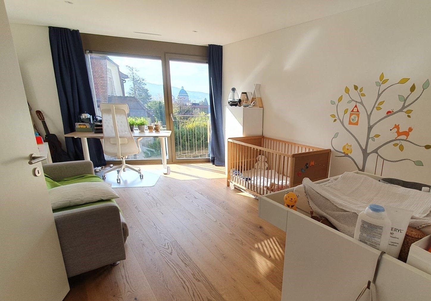 Appartement de 3 ½ pièces

Nouvel appartement moderne de 3,5 pièces situé au 2ème étage dans le quartier calme de Zurich 8044. Disponible à partir du 5 septembre 2026, ce bien représente une opportunité idéale pour ceux qui recherchent le confort, la qualité et un emplacement paisible.

Caractéristi