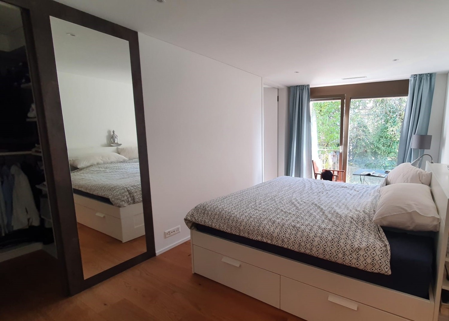 Appartement de 3 ½ pièces

Nouvel appartement moderne de 3,5 pièces situé au 2ème étage dans le quartier calme de Zurich 8044. Disponible à partir du 5 septembre 2026, ce bien représente une opportunité idéale pour ceux qui recherchent le confort, la qualité et un emplacement paisible.

Caractéristi