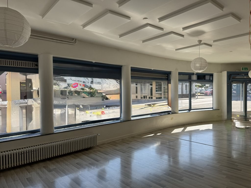 100m² commerciale