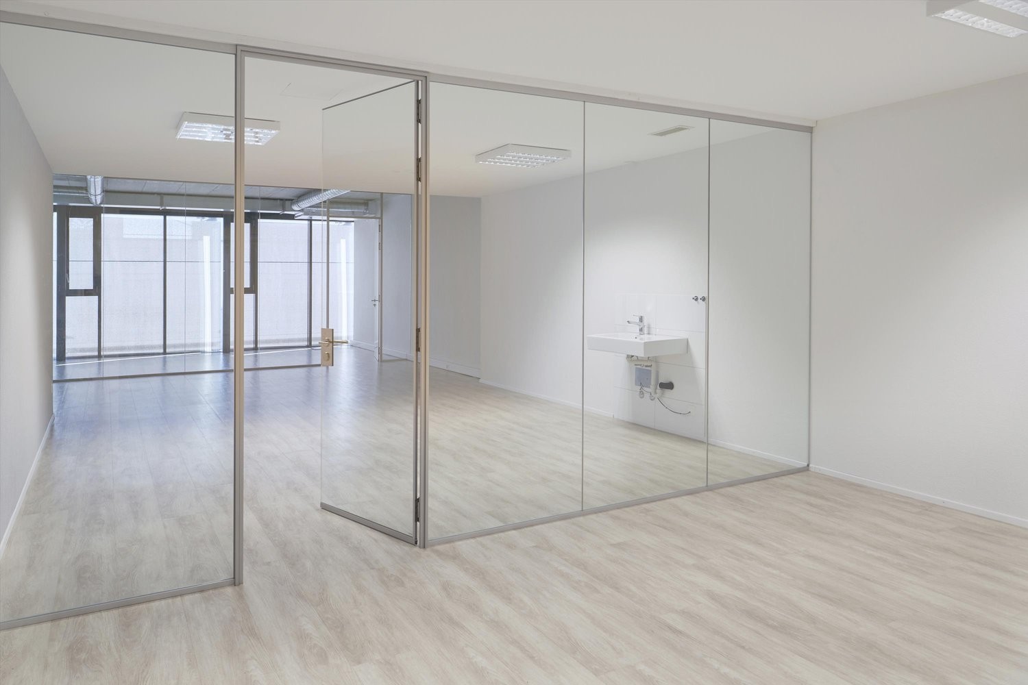 122m² bureau, photo 3 sur 4