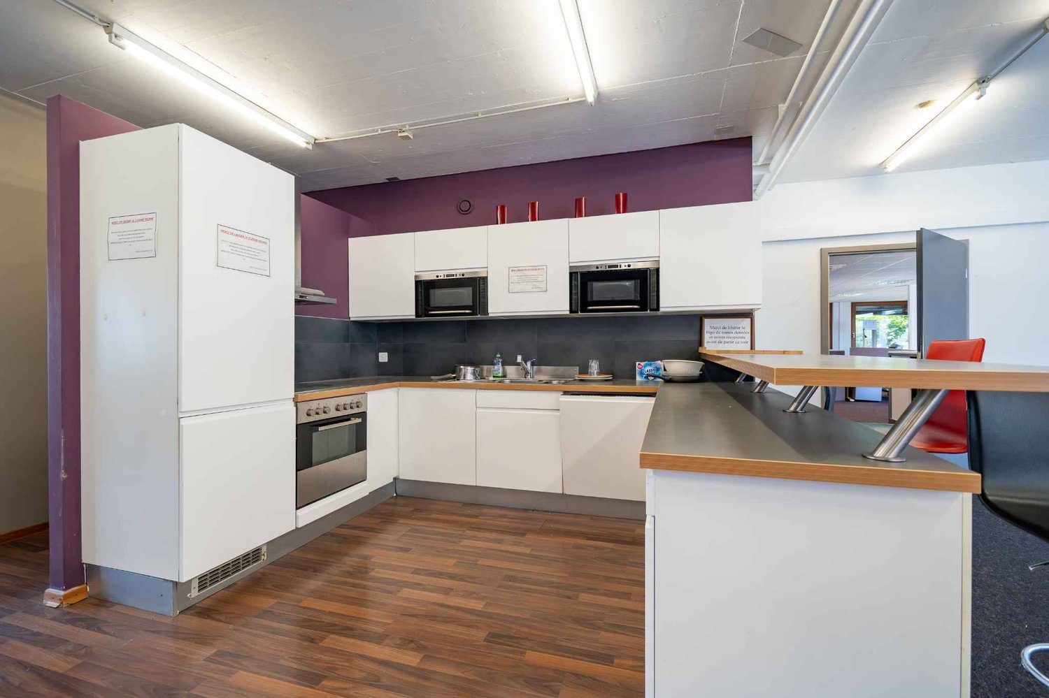 230m² office