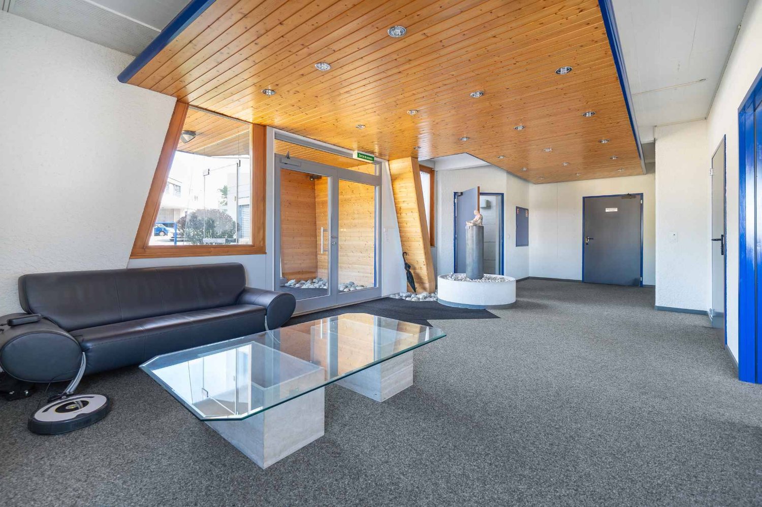230m² office