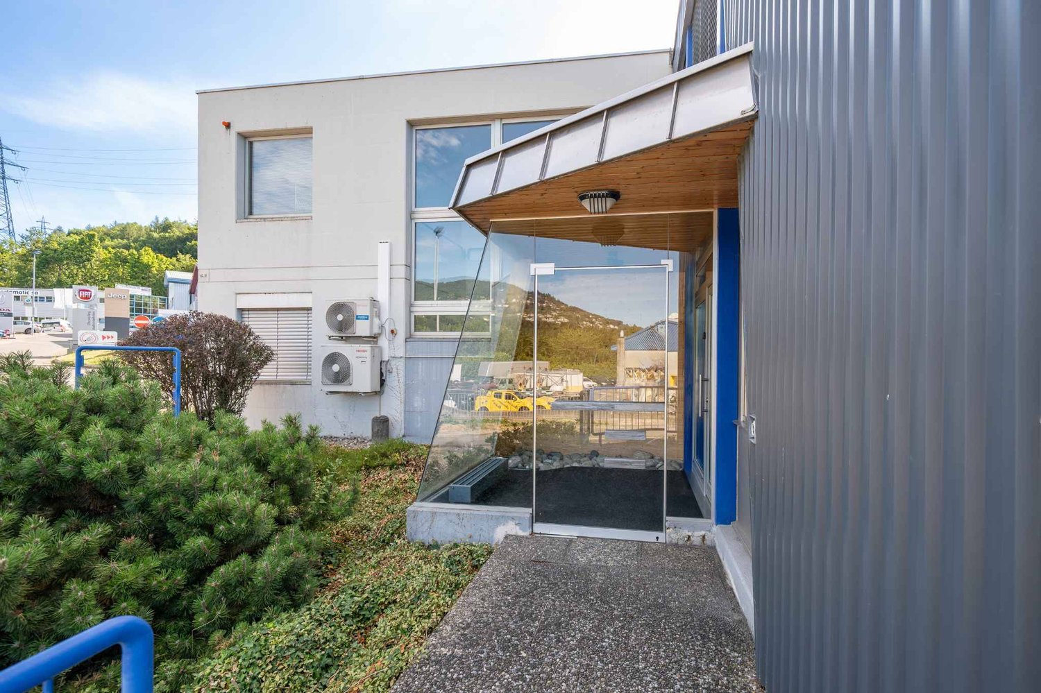230m² office