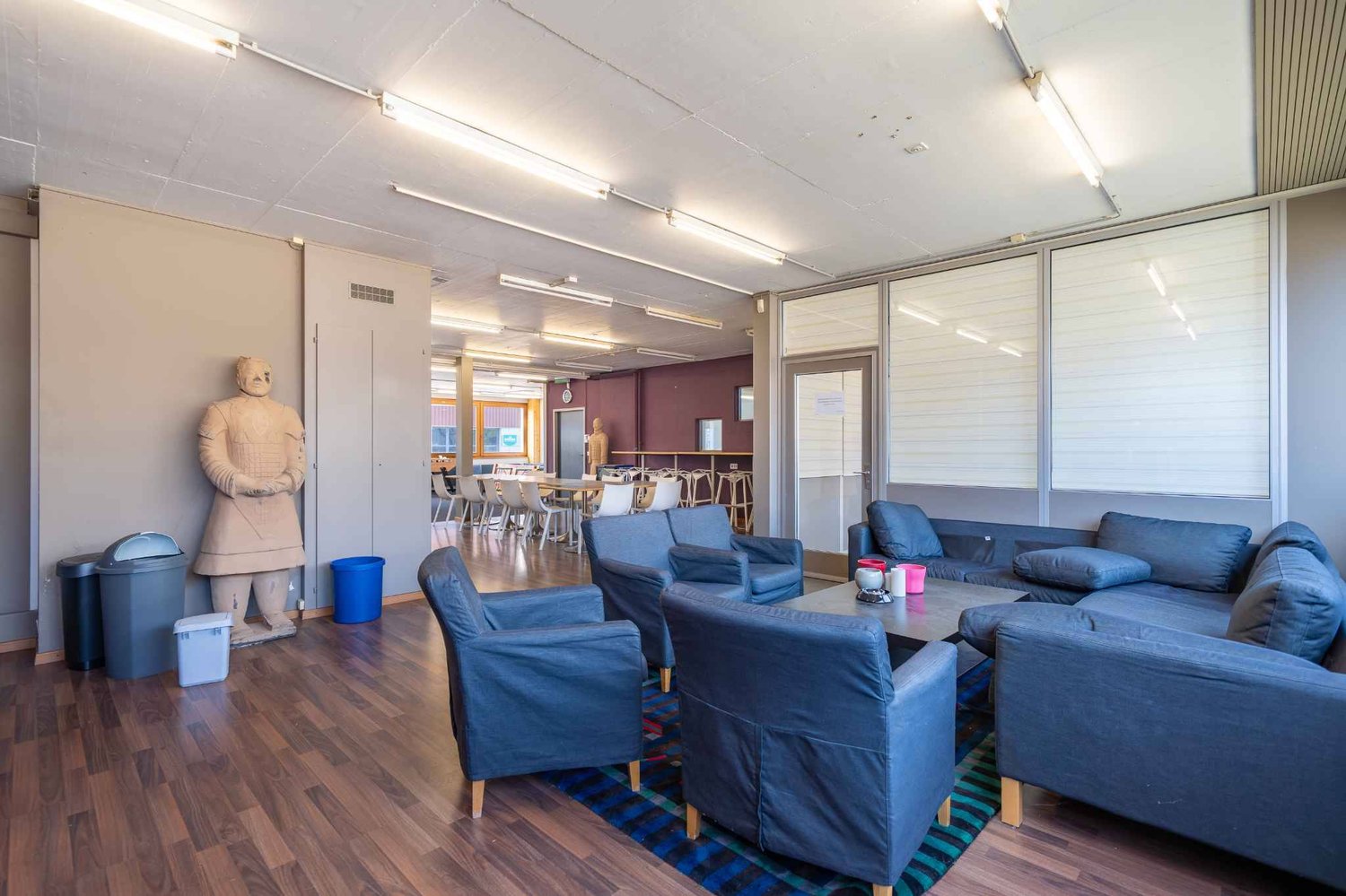 230m² office
