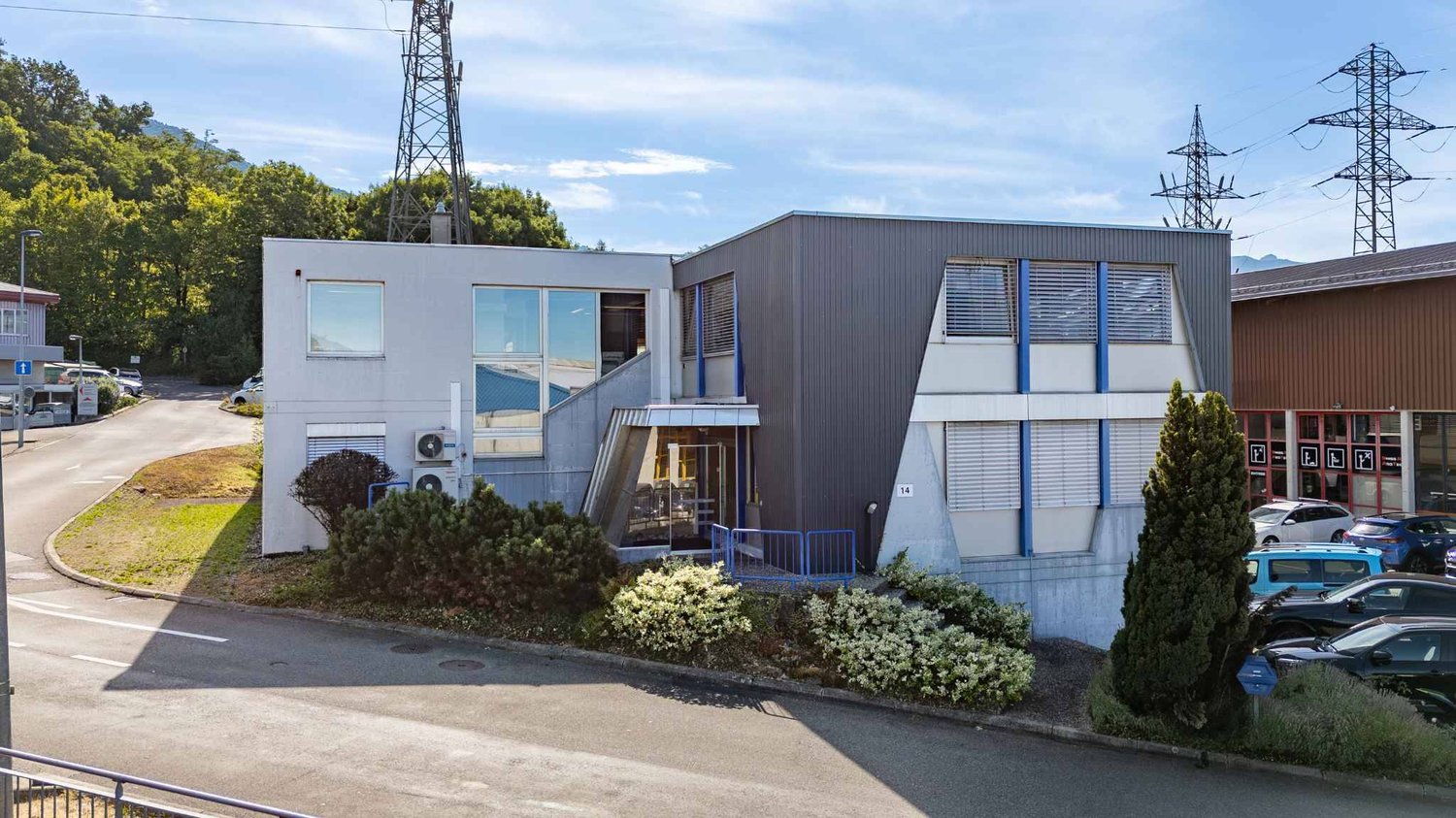 230m² office