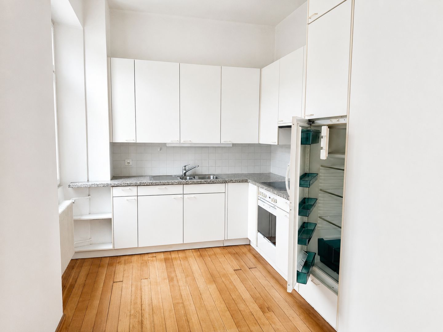 Appartement de 3 ½ pièces

Lumineux 3.5 locaux avec balcon habitable au centre de Chiasso 

Au cœur de Chiasso, dans un quartier résidentiel calme et proche de tous les principaux services, nous proposons un **lumineux appartement de 3.5 locaux** situé au deuxième étage d'un élégant immeuble sans as, photo 2 sur 9