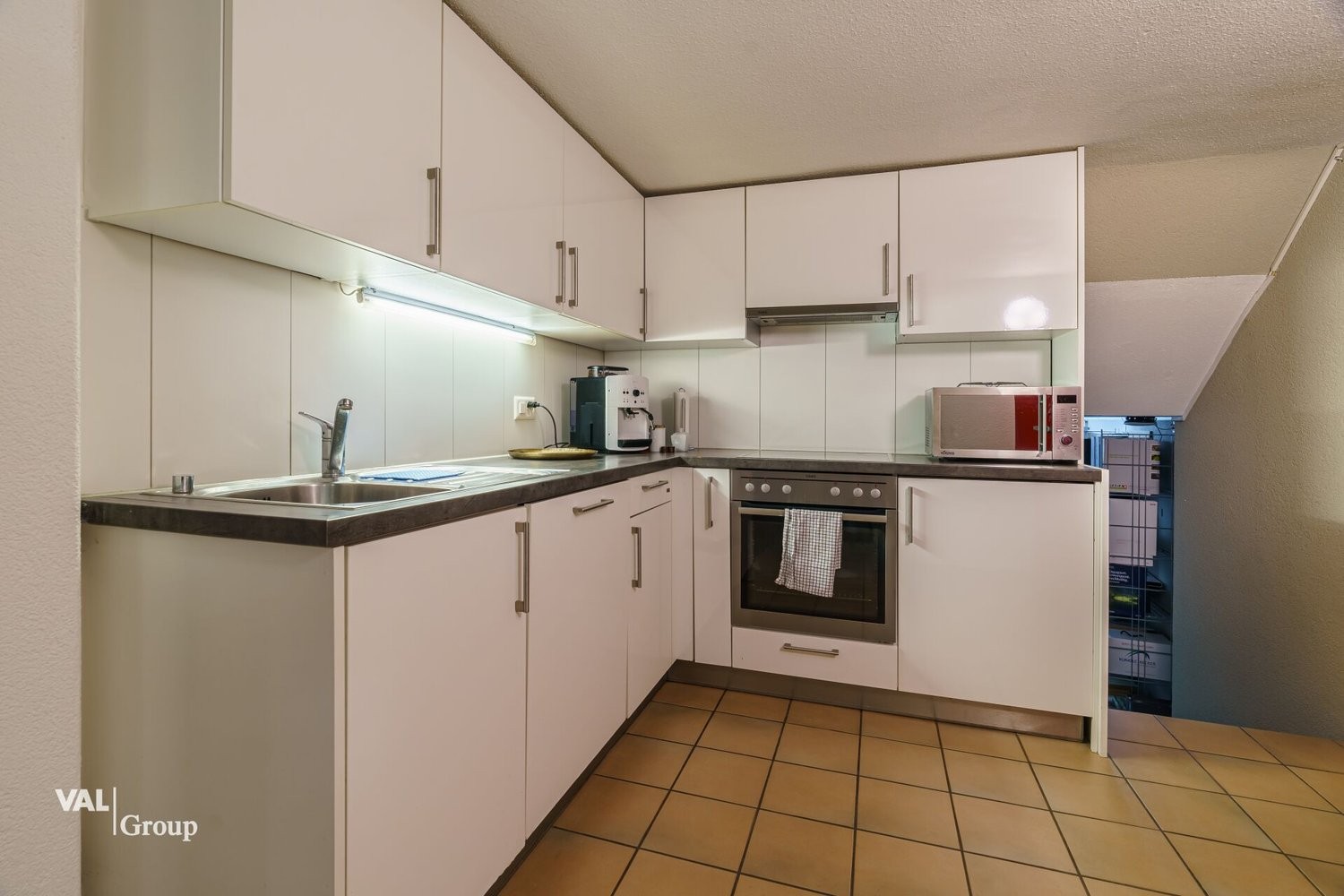 Immeuble d'habitation / commercial, photo 2 sur 10