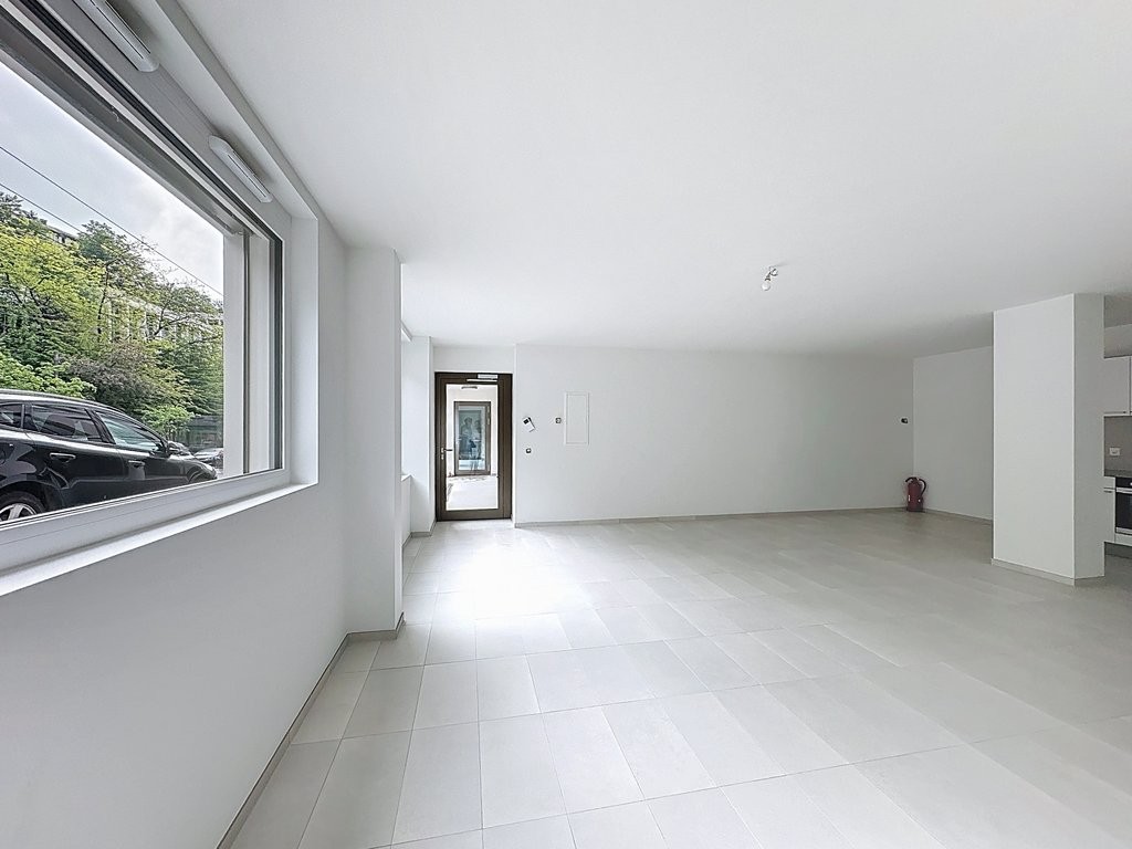 54m² shop