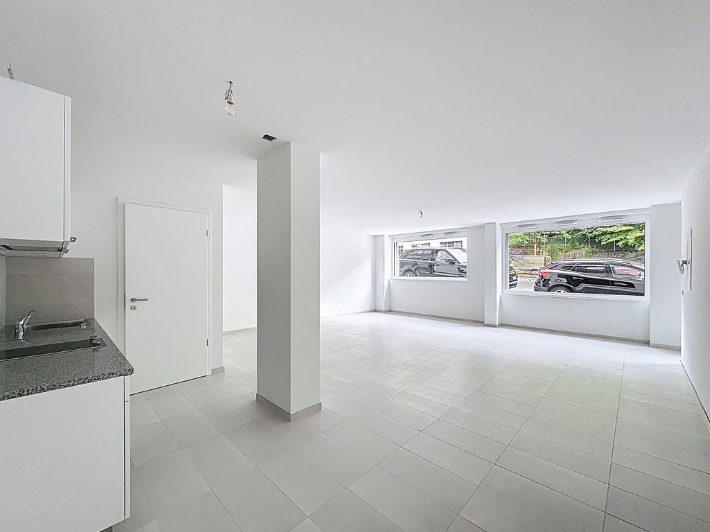 54m² shop