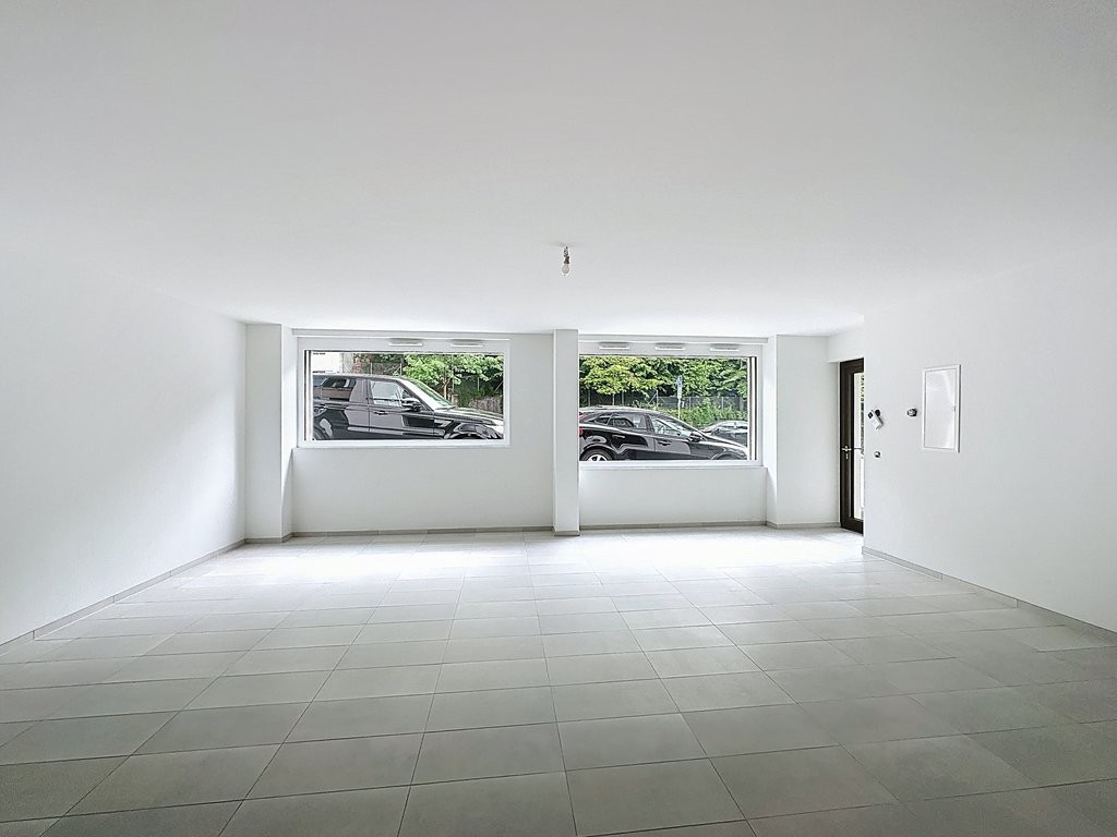 54m² shop