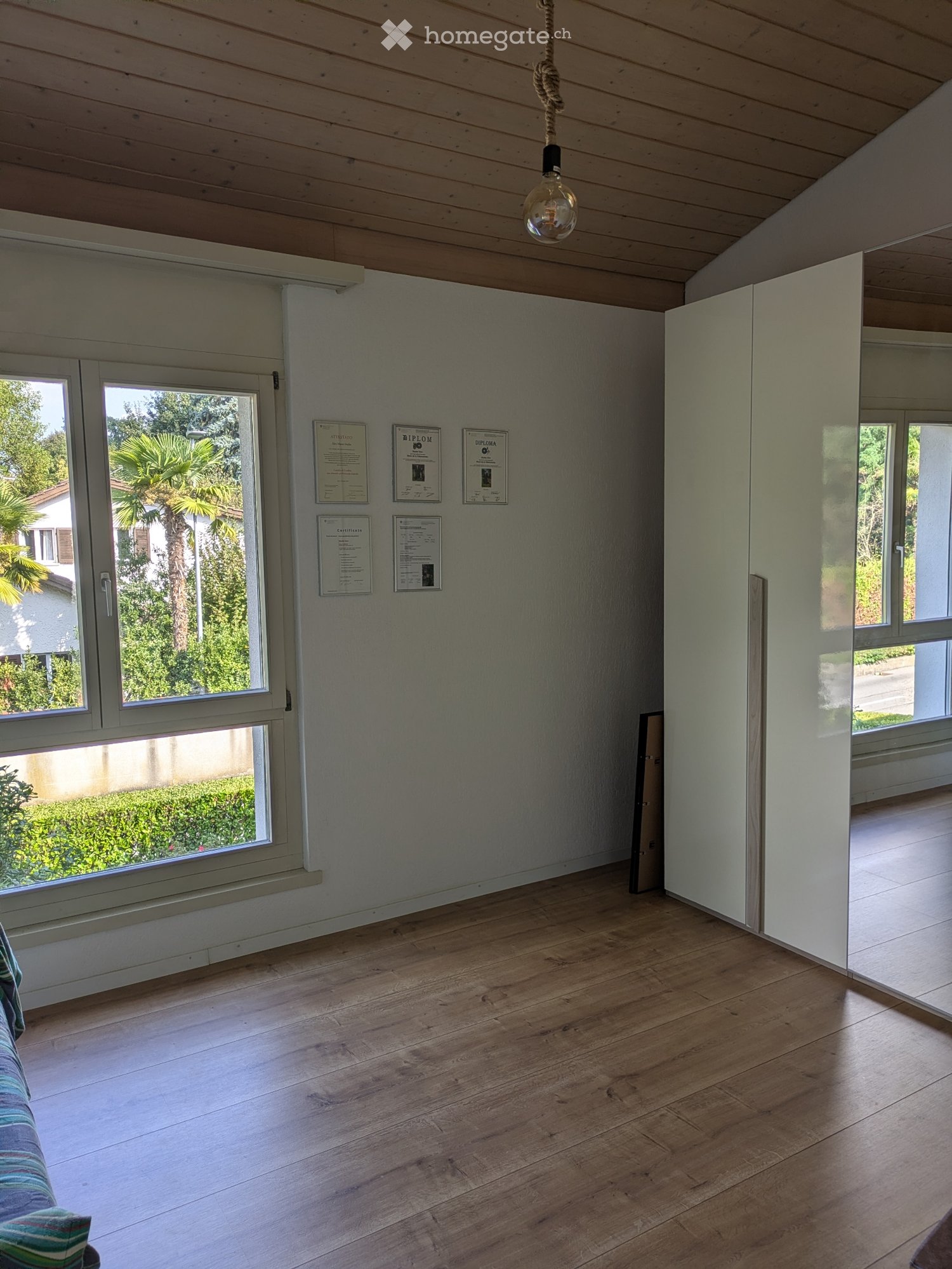 Appartement de 3 ½ pièces

Je cherche un repreneur pour un splendide appartement de 100m2 à Caslano composé de :
- Salon avec cheminée
- 2 chambres
- 2 salles de bain
- 1 buanderie avec colonne lave-linge séchante
- 2 places de parc couvertes
- Balcon

L'appartement se situe à 5 minutes à pied des é, photo 4 sur 5