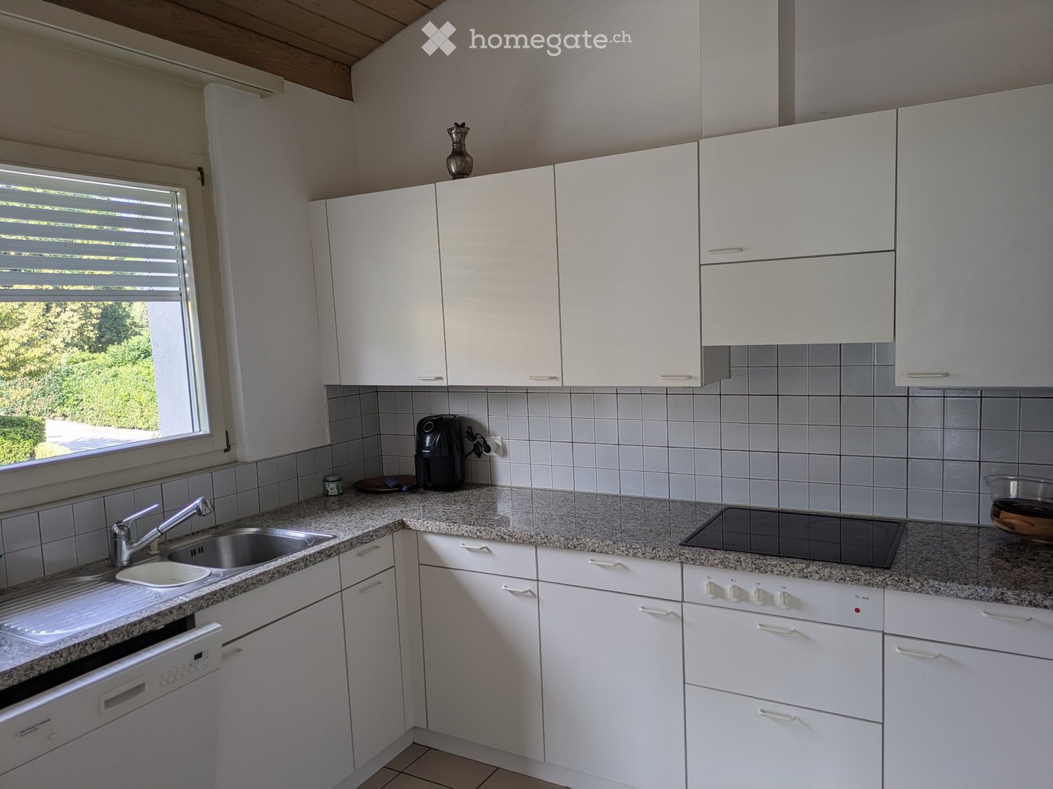 Appartement de 3 ½ pièces

Je cherche un repreneur pour un splendide appartement de 100m2 à Caslano composé de :
- Salon avec cheminée
- 2 chambres
- 2 salles de bain
- 1 buanderie avec colonne lave-linge séchante
- 2 places de parc couvertes
- Balcon

L'appartement se situe à 5 minutes à pied des é, photo 1 sur 5