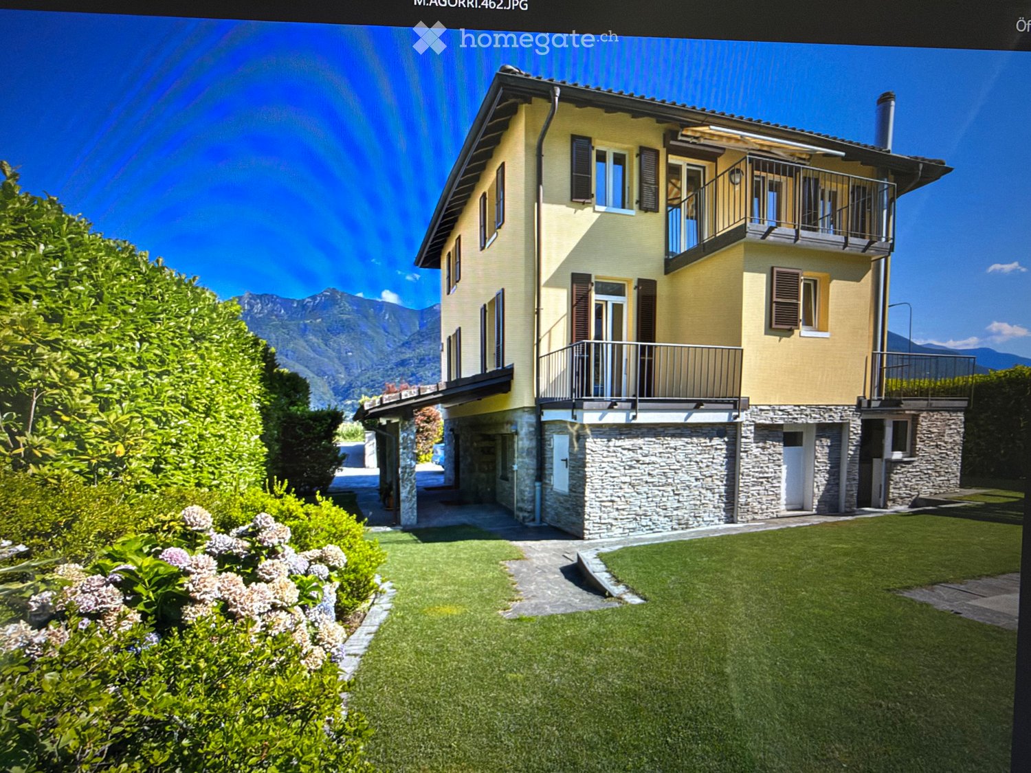 À louer à Contone dès le 1er décembre
En parfait état, comme neuve, climatisation, grottino avec cuisine, garage spacieux, jardin avec piscine et pool House, photo 4 sur 5