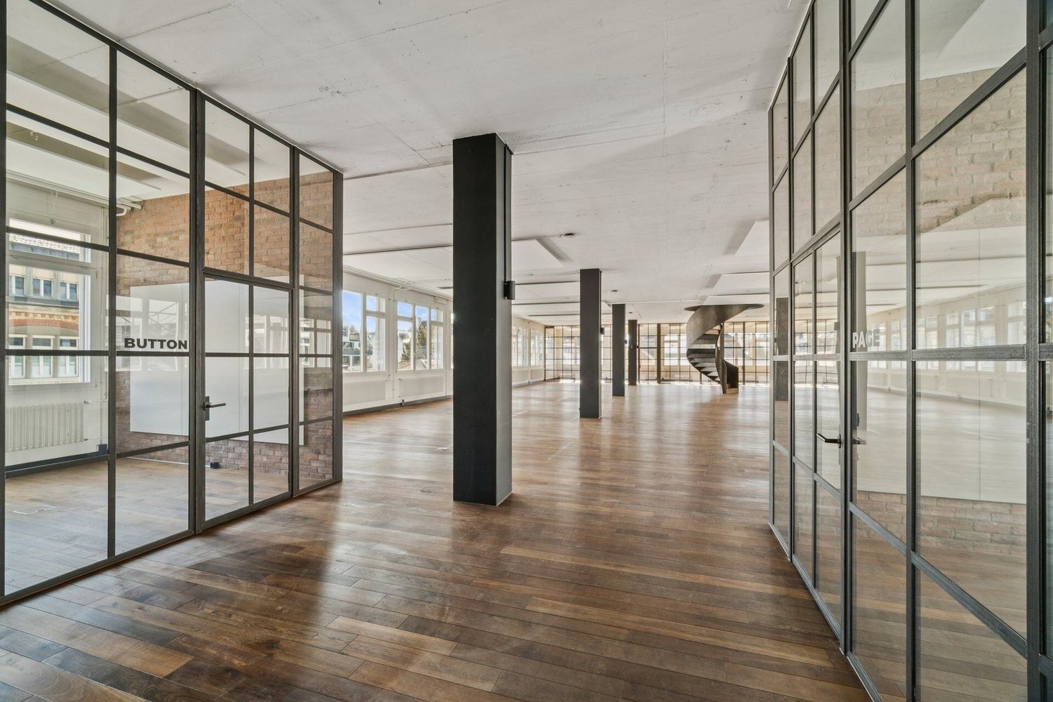 Bureau de 257m², photo 3 sur 4