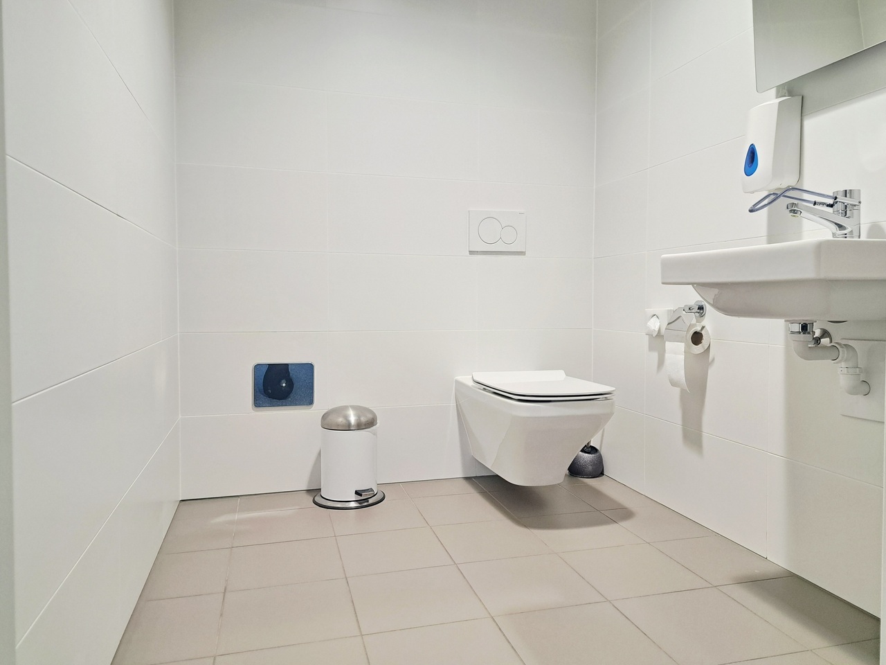 270m² commercial