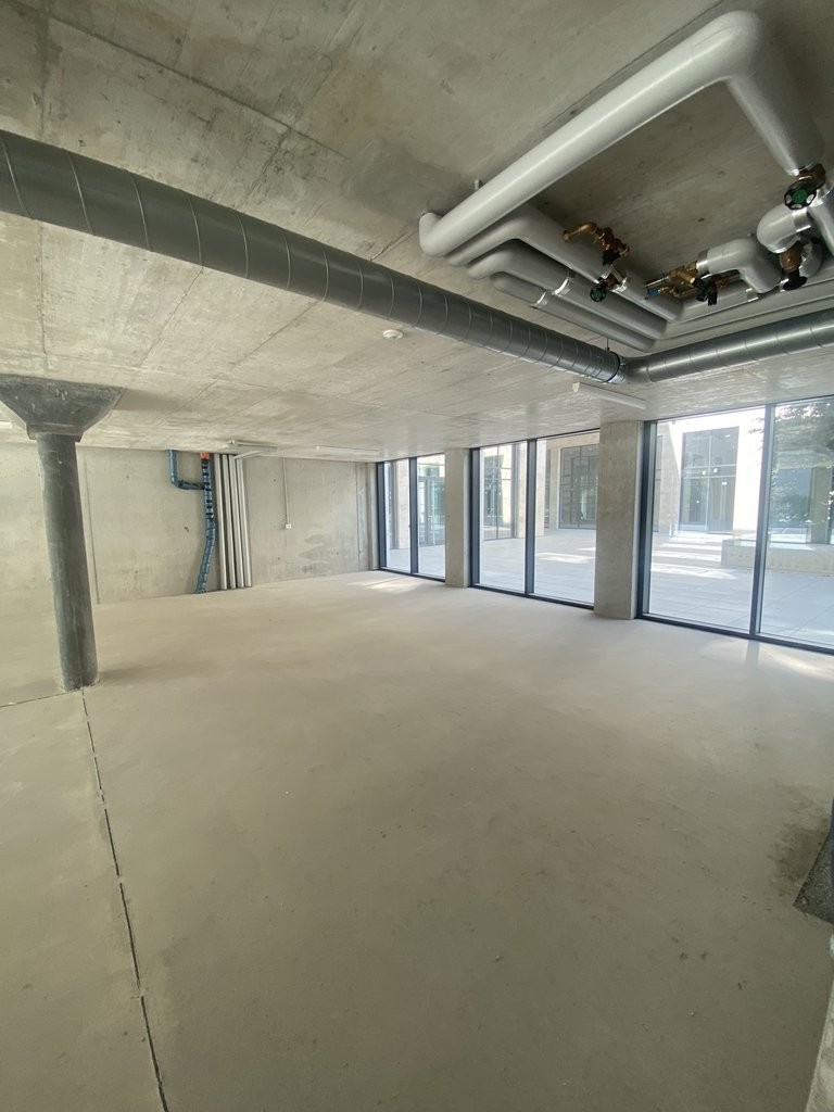 145m² commercial