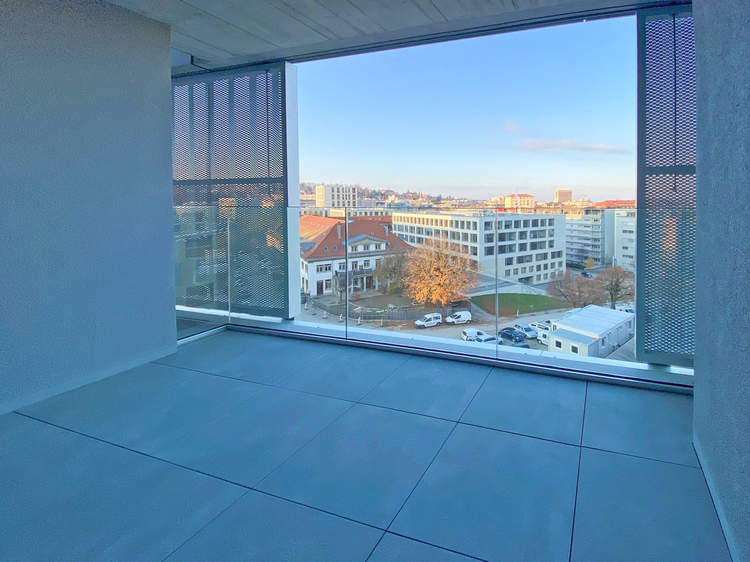 Appartement de 2 ½ pièces

L'appartement lumineux et convivial séduit par sa cuisine moderne et ouverte ainsi que par une grande façade vitrée qui assure beaucoup de lumière naturelle.

Pour un confort supplémentaire, un lave-linge et un sèche-linge privés ainsi qu'un lave-vaisselle sont à dispositi, photo 8 sur 8
