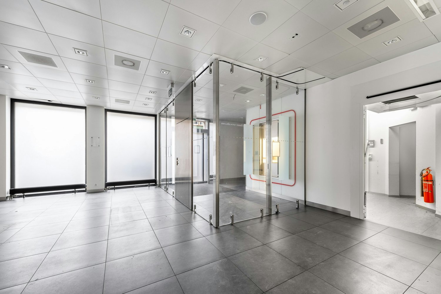 154m² commercial
