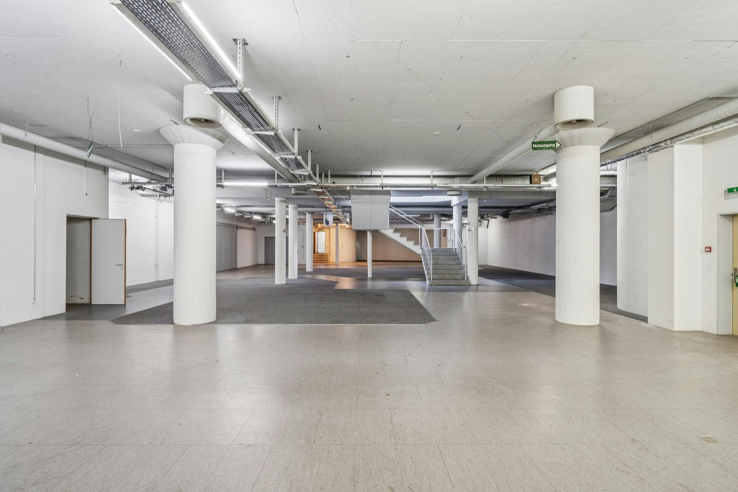 1081m² commercial, photo 7 sur 10