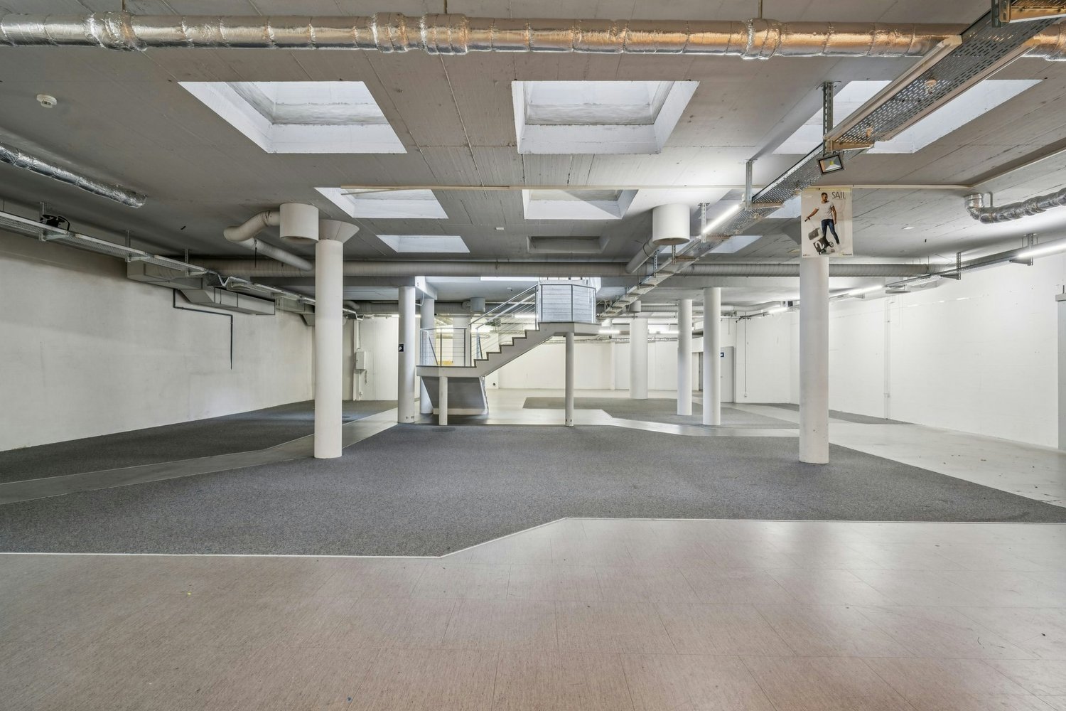 1081m² commercial, photo 9 sur 10