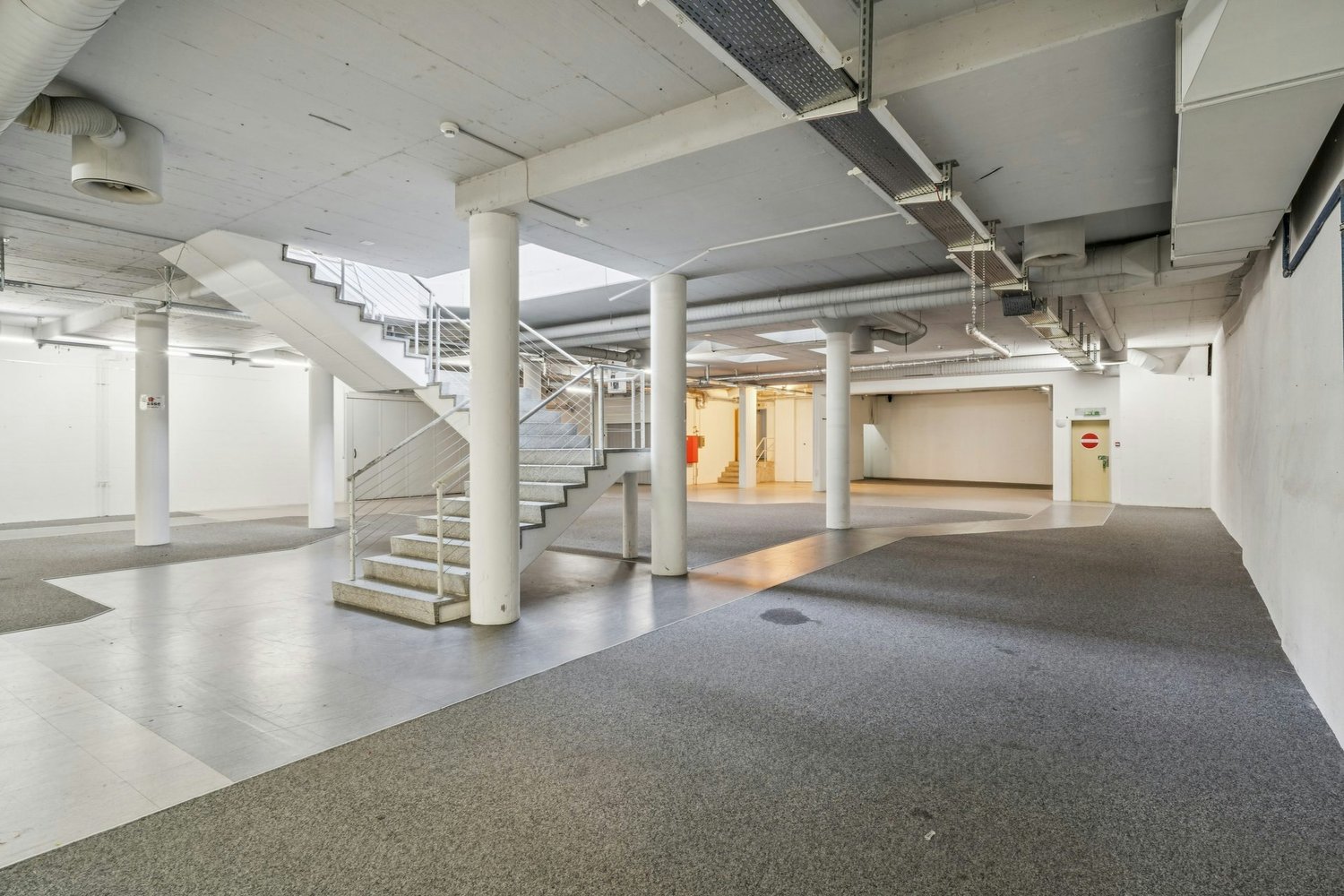 1081m² commercial, photo 8 sur 10