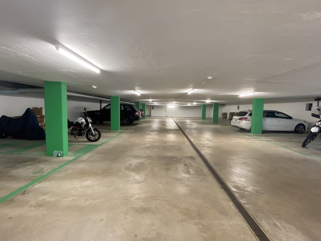 Place de stationnement couverte pour vélos
