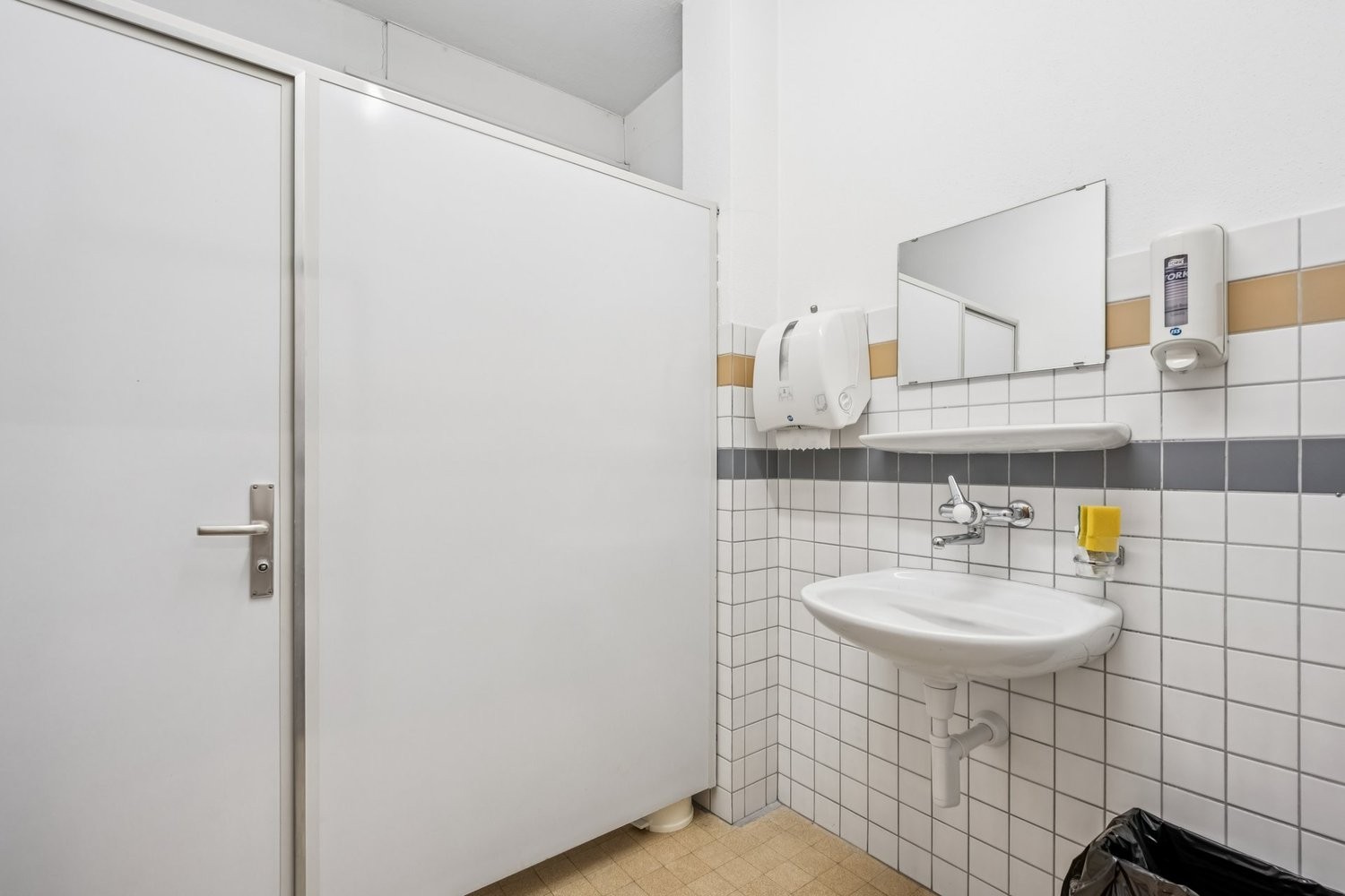 242m² commercial, photo 3 sur 10