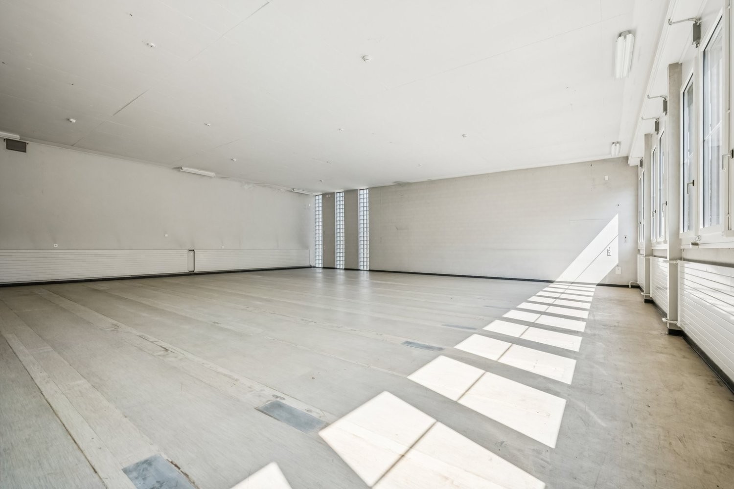 242m² commercial, photo 7 sur 10