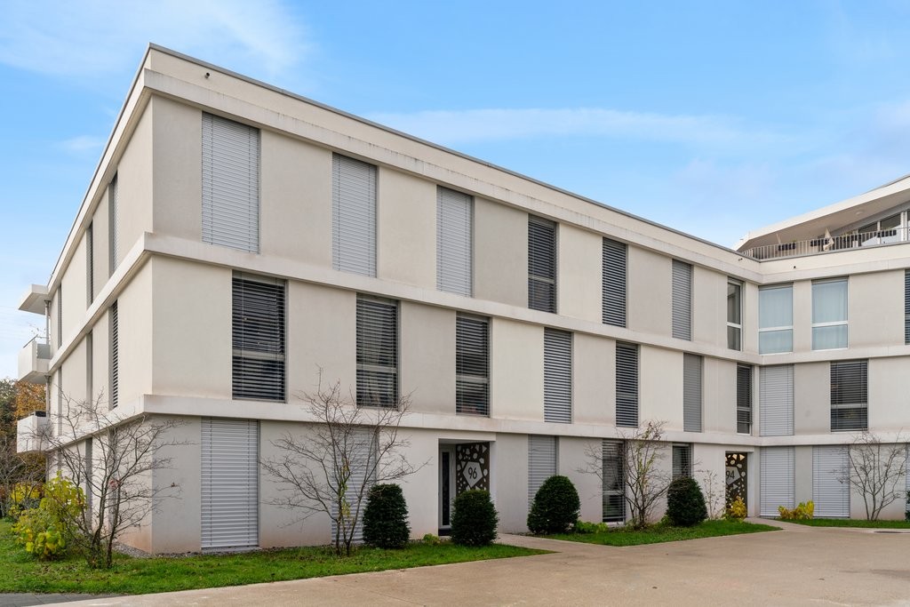 5 rooms apartment