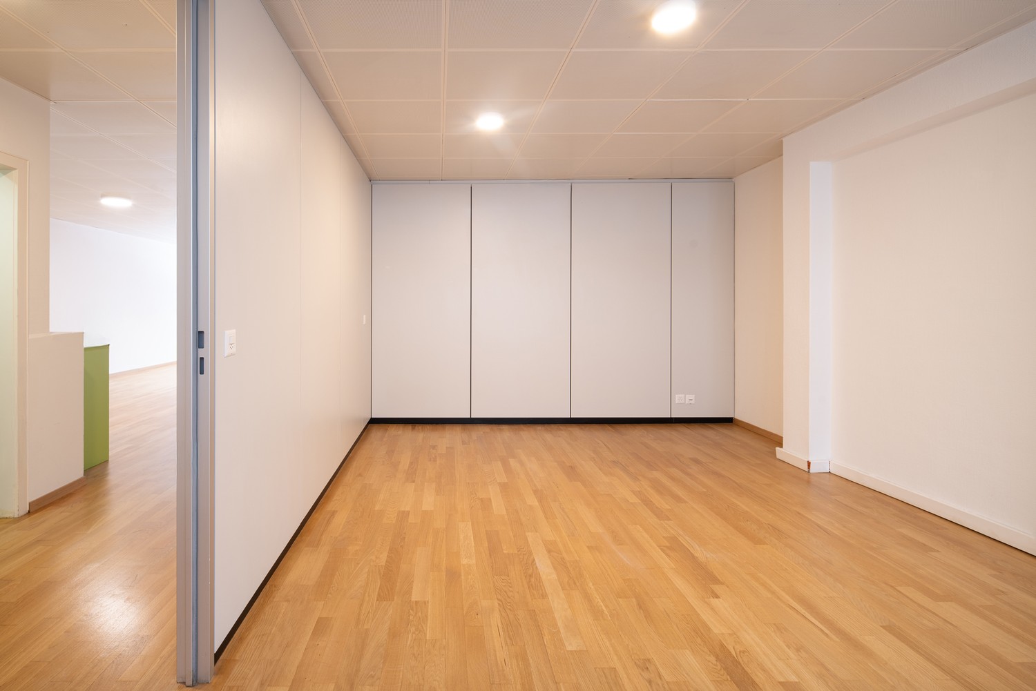 122m² commercial