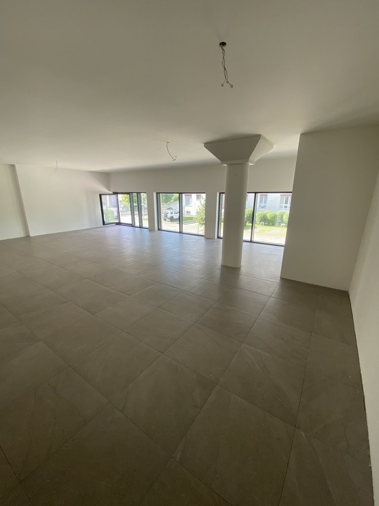 78m² commercial