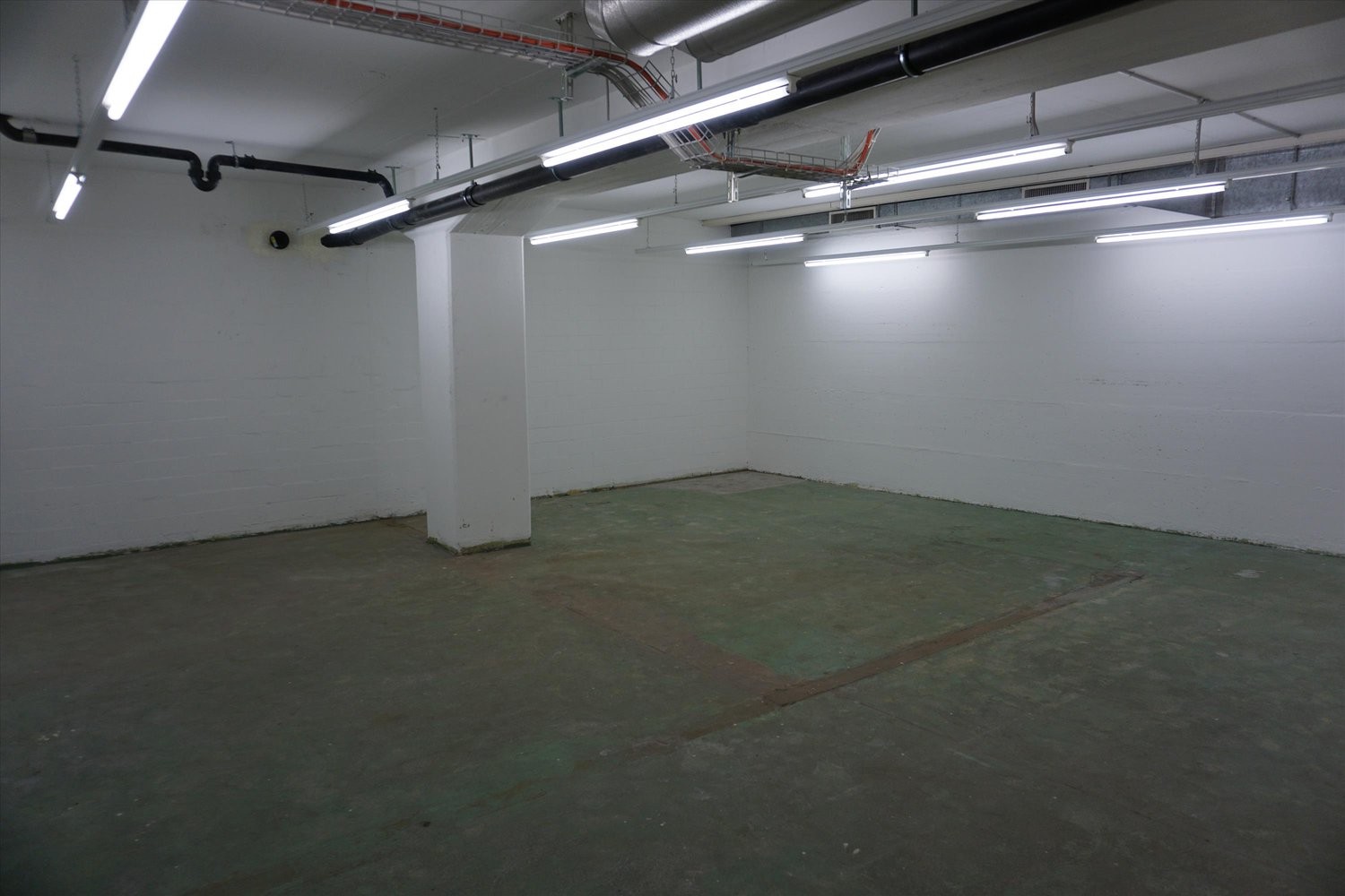 Local de stockage de 63m²

- env. 62.5 m2 de surface
- emplacement central
- la gare de Winterthur est accessible en quelques minutes à pied

- Pas de possibilités de stationnement
- Pas de sanitaires

Si vous recherchez un espace de stockage situé de manière centrale, nous nous réjouissons de votre