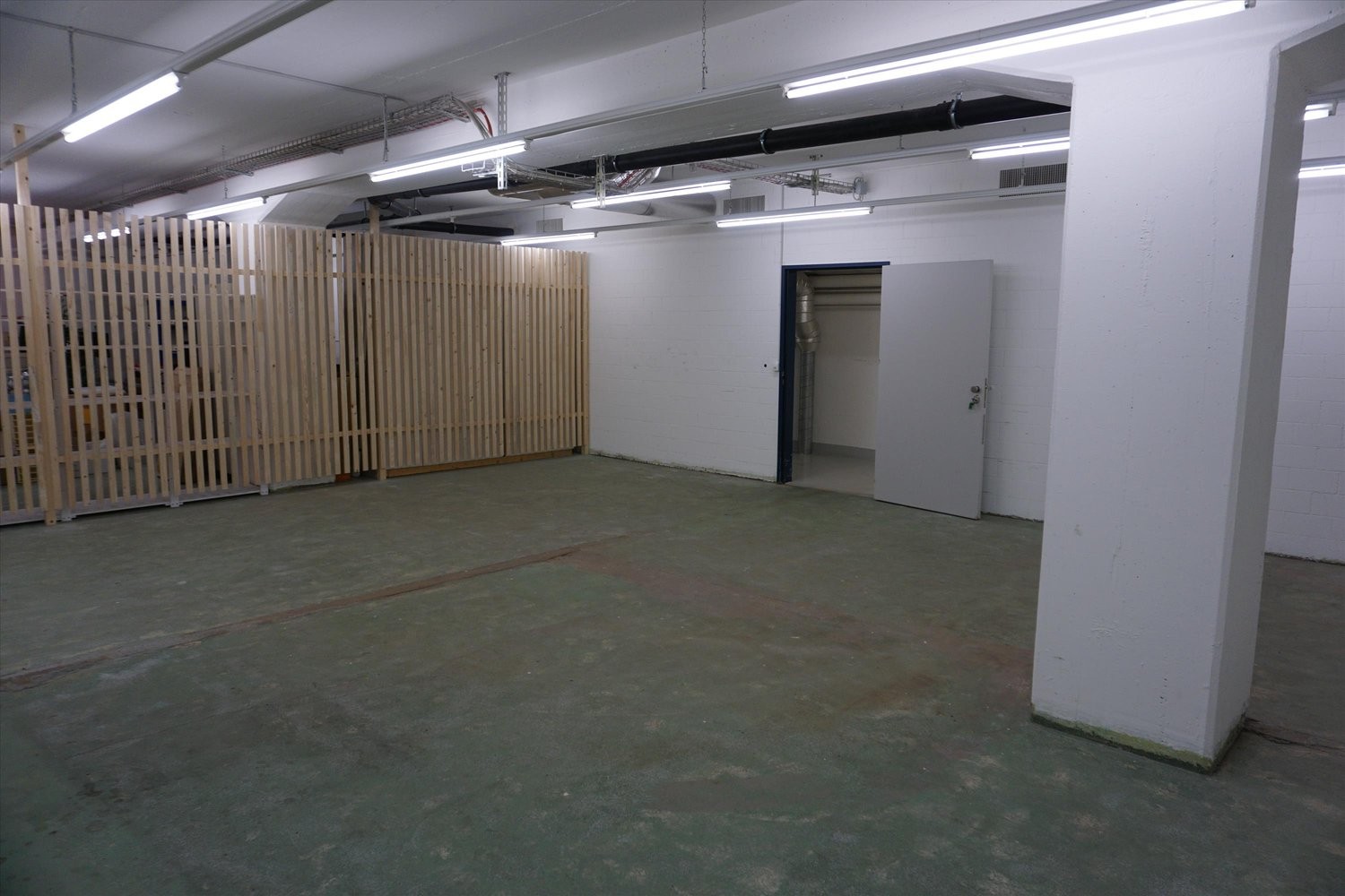 Local de stockage de 63m²

- env. 62.5 m2 de surface
- emplacement central
- la gare de Winterthur est accessible en quelques minutes à pied

- Pas de possibilités de stationnement
- Pas de sanitaires

Si vous recherchez un espace de stockage situé de manière centrale, nous nous réjouissons de votre