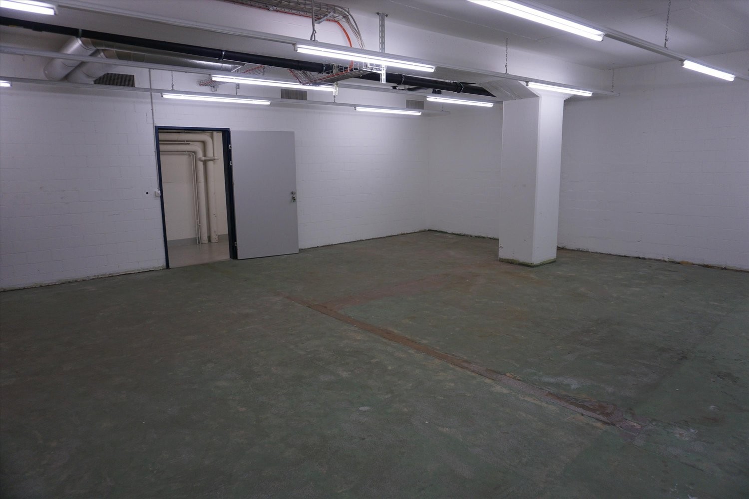 Local de stockage de 63m²

- env. 62.5 m2 de surface
- emplacement central
- la gare de Winterthur est accessible en quelques minutes à pied

- Pas de possibilités de stationnement
- Pas de sanitaires

Si vous recherchez un espace de stockage situé de manière centrale, nous nous réjouissons de votre