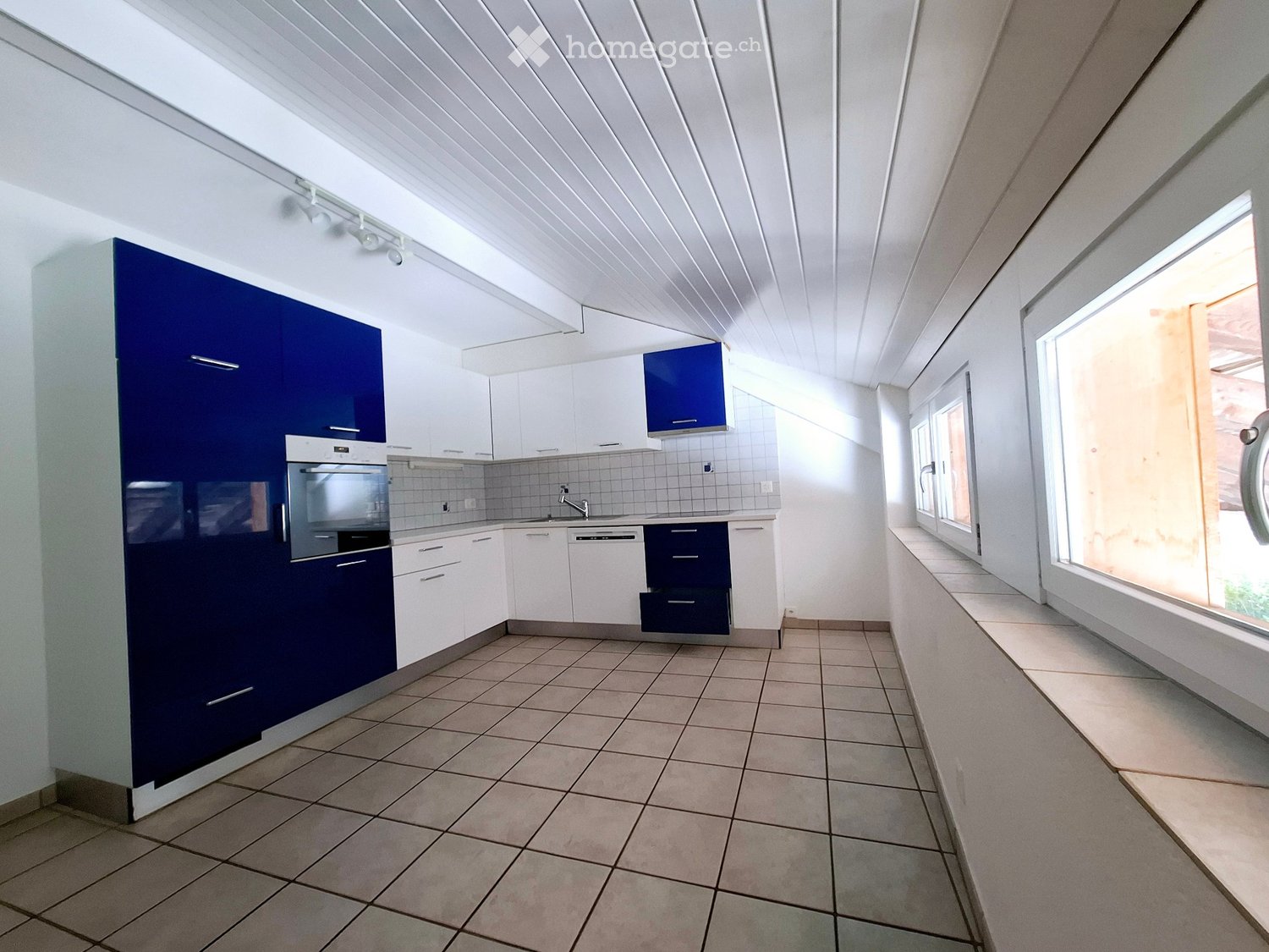5 rooms apartment