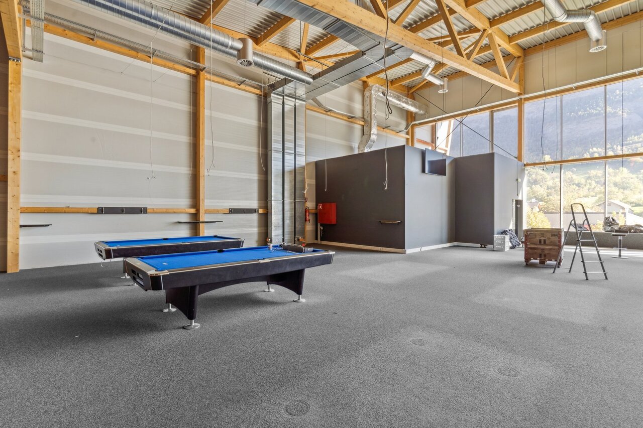 1867m² commercial, photo 1 sur 10