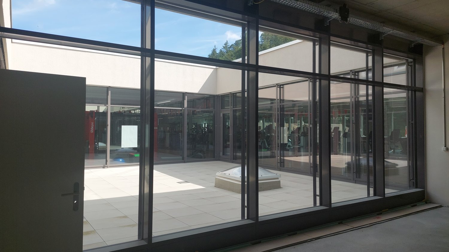 87m² centre commercial, photo 3 sur 5
