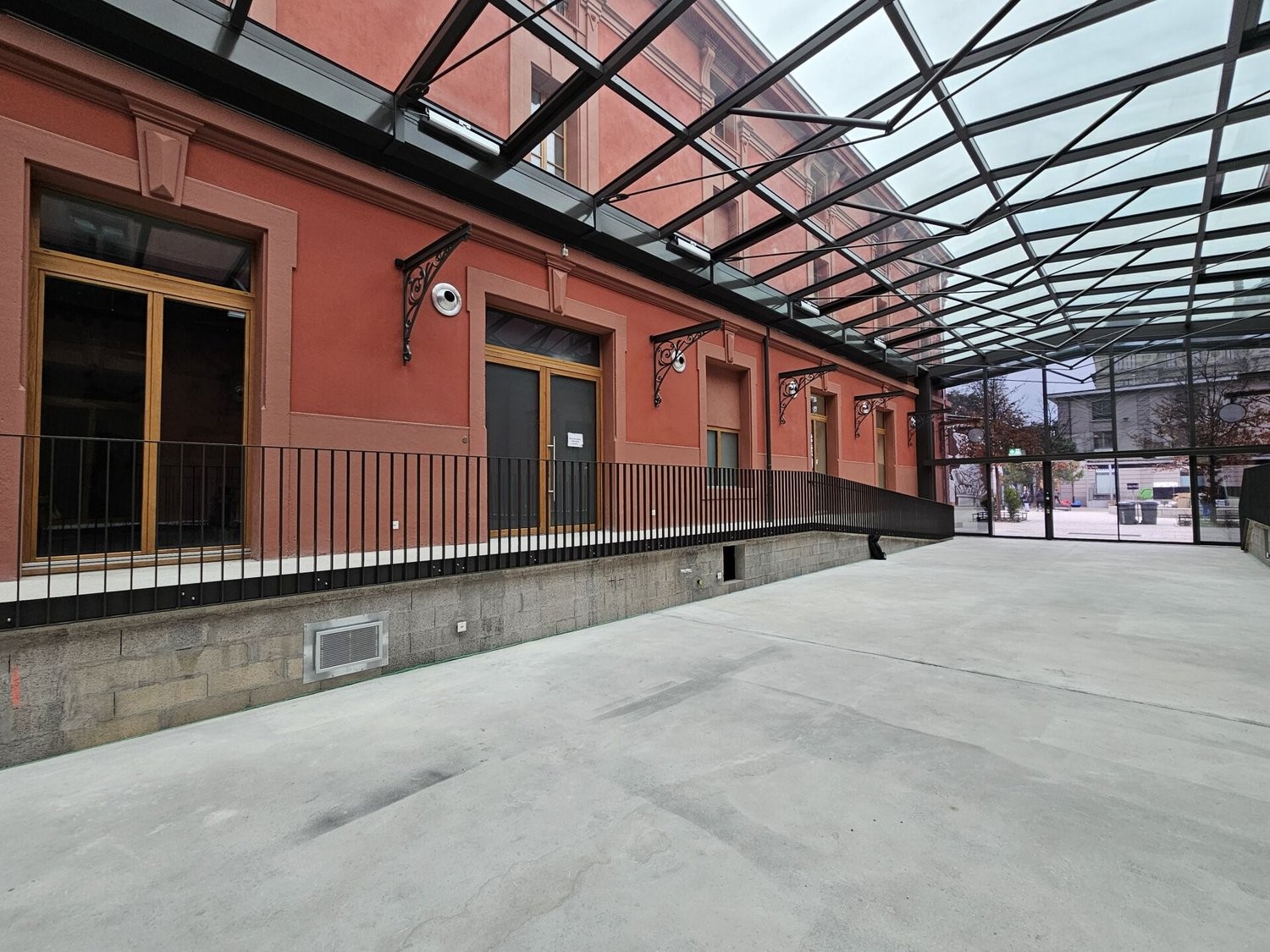 322m² negozio