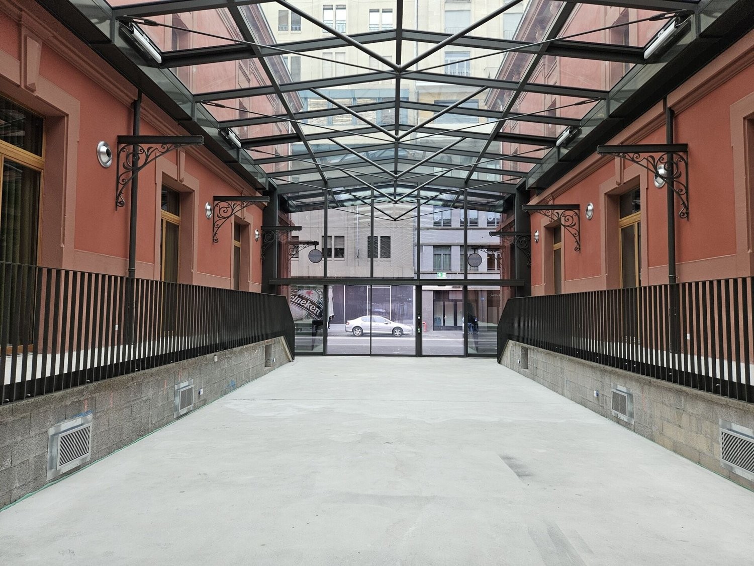 322m² negozio