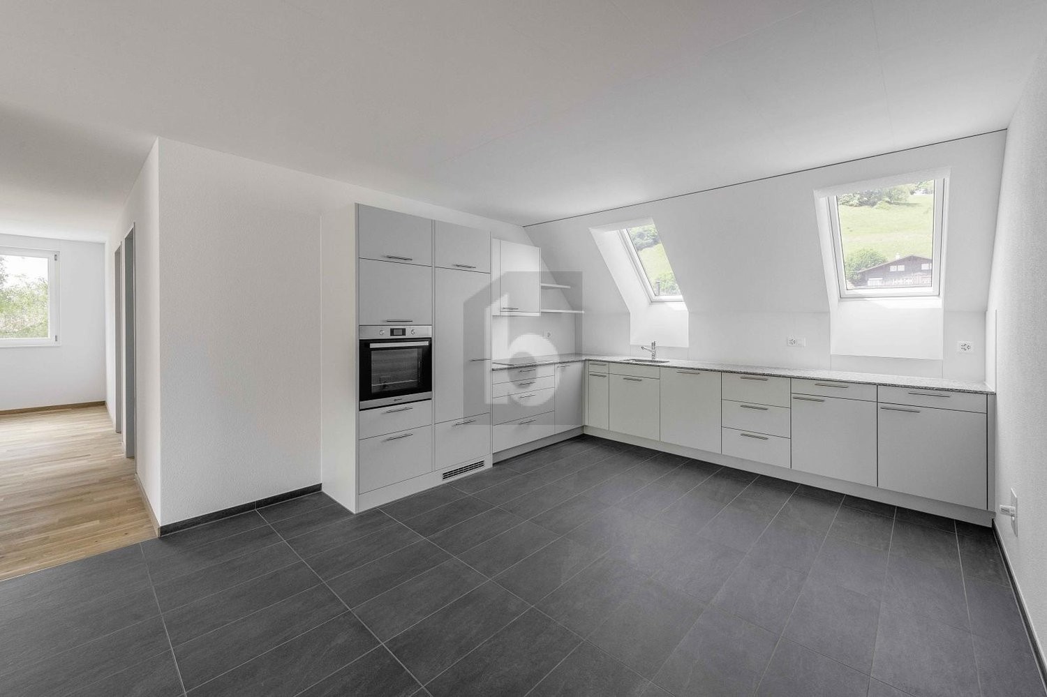 Appartement mansardé de 5 ½ pièces, photo 2 sur 4