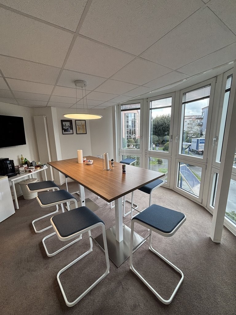 293m² office