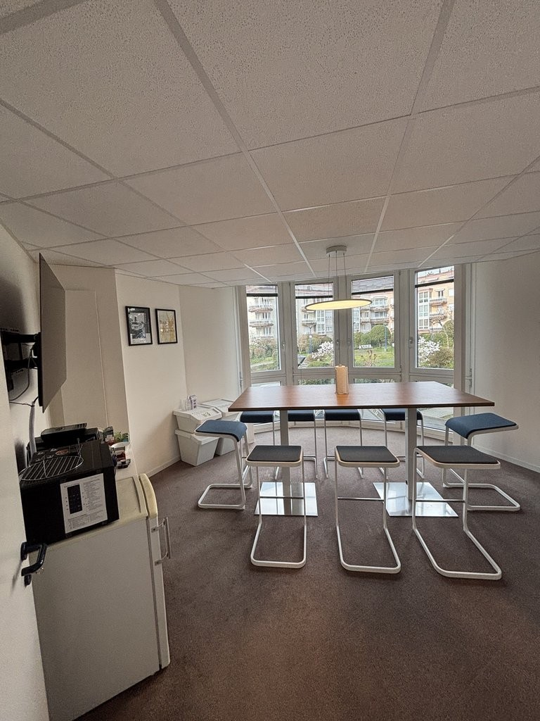 293m² office