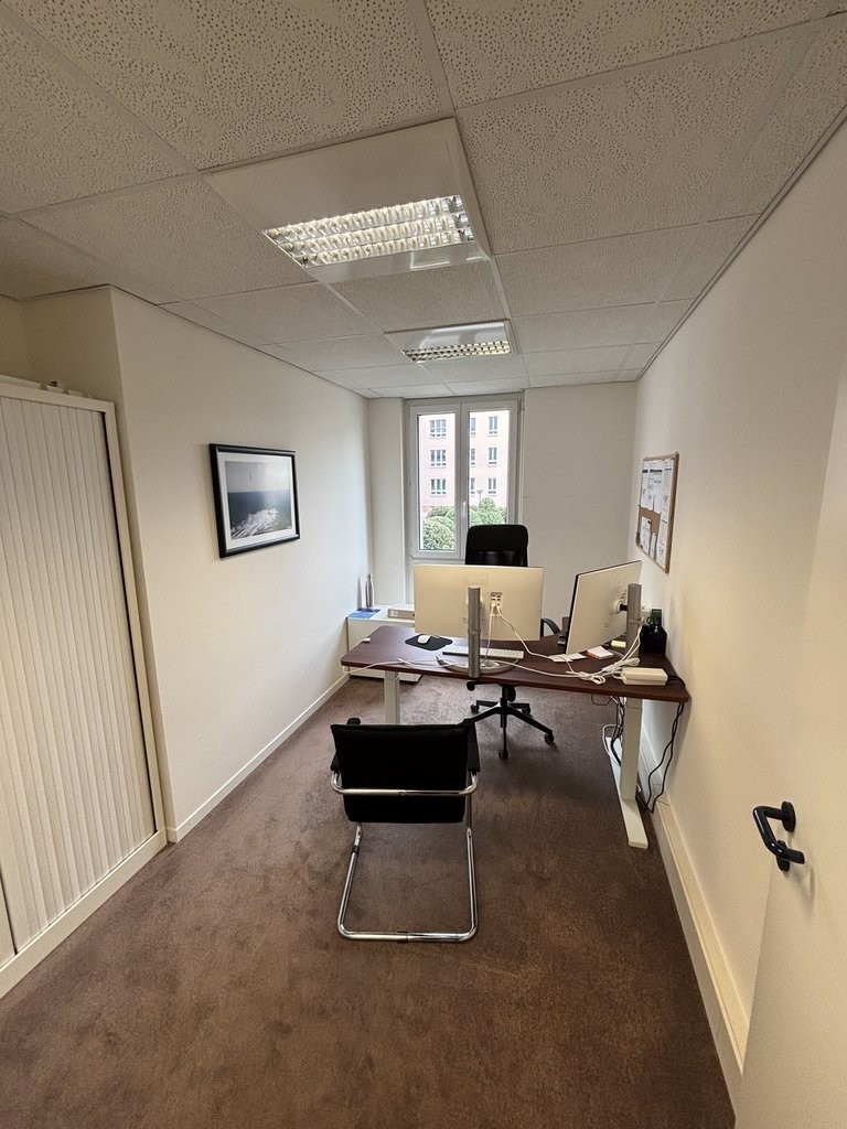293m² office