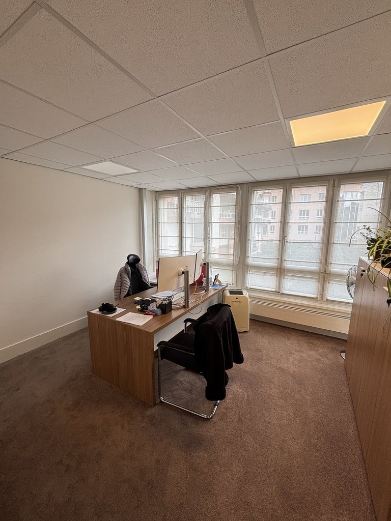 293m² office