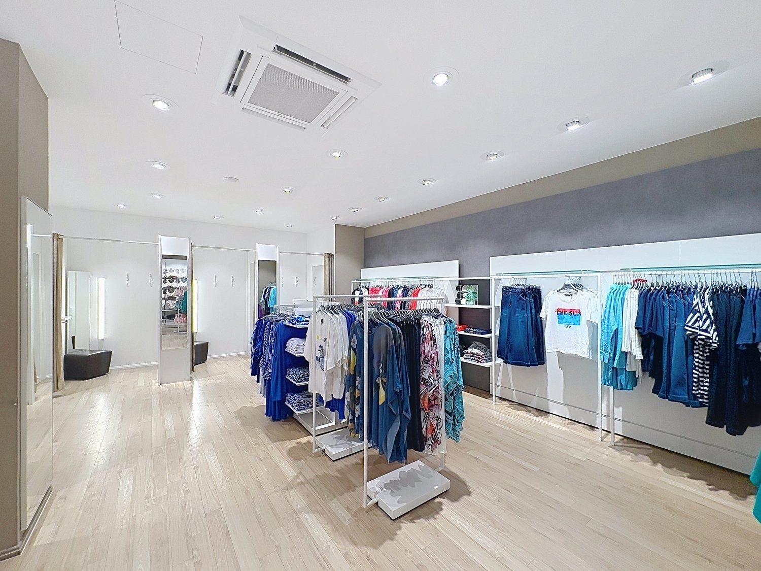 332m² shop